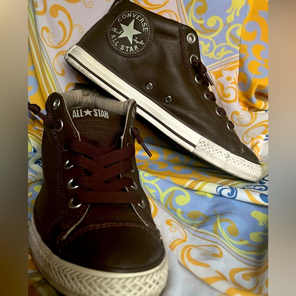 💖Great Condition Brown Leather Chuck Taylor Converse Sneakers Ankle huggers.